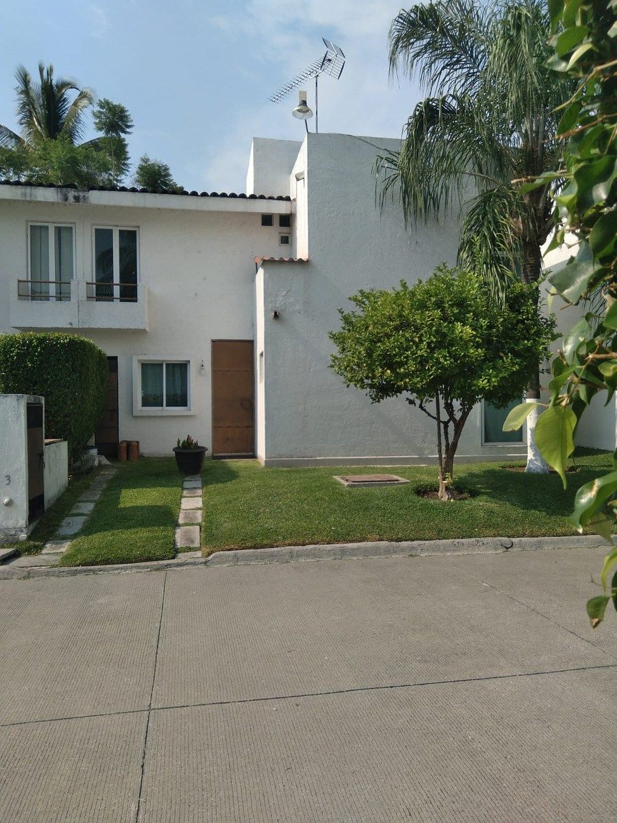 4 of 10: Fachada