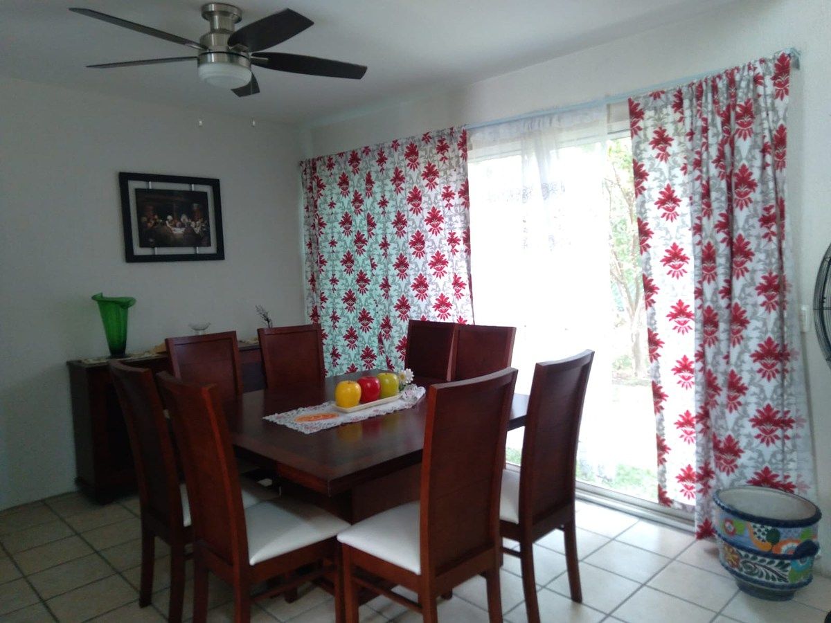 7 of 10: Comedor