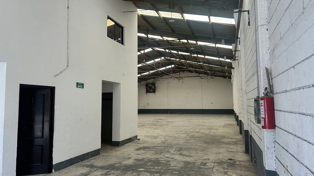 Bodega Comercial en Fracc. Industrial Monte de los Olivos foto 7