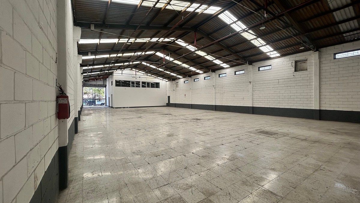 Bodega Comercial en Fracc. Industrial Monte de los Olivos foto 6