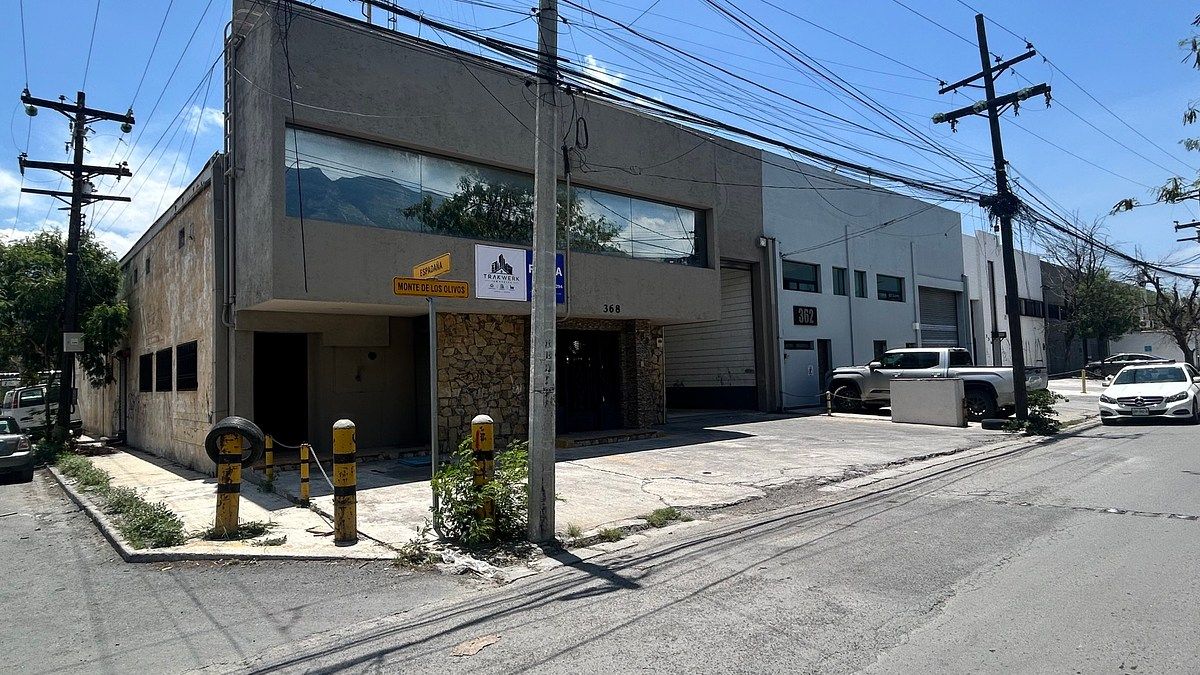 Bodega Comercial en Fracc. Industrial Monte de los Olivos foto 8