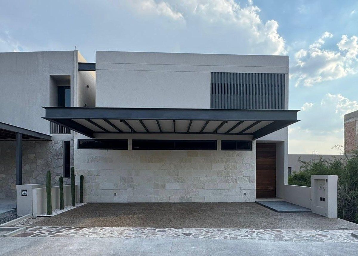Casa en venta ubicada en el Fraccionamiento Altozano, foto 1 de 41