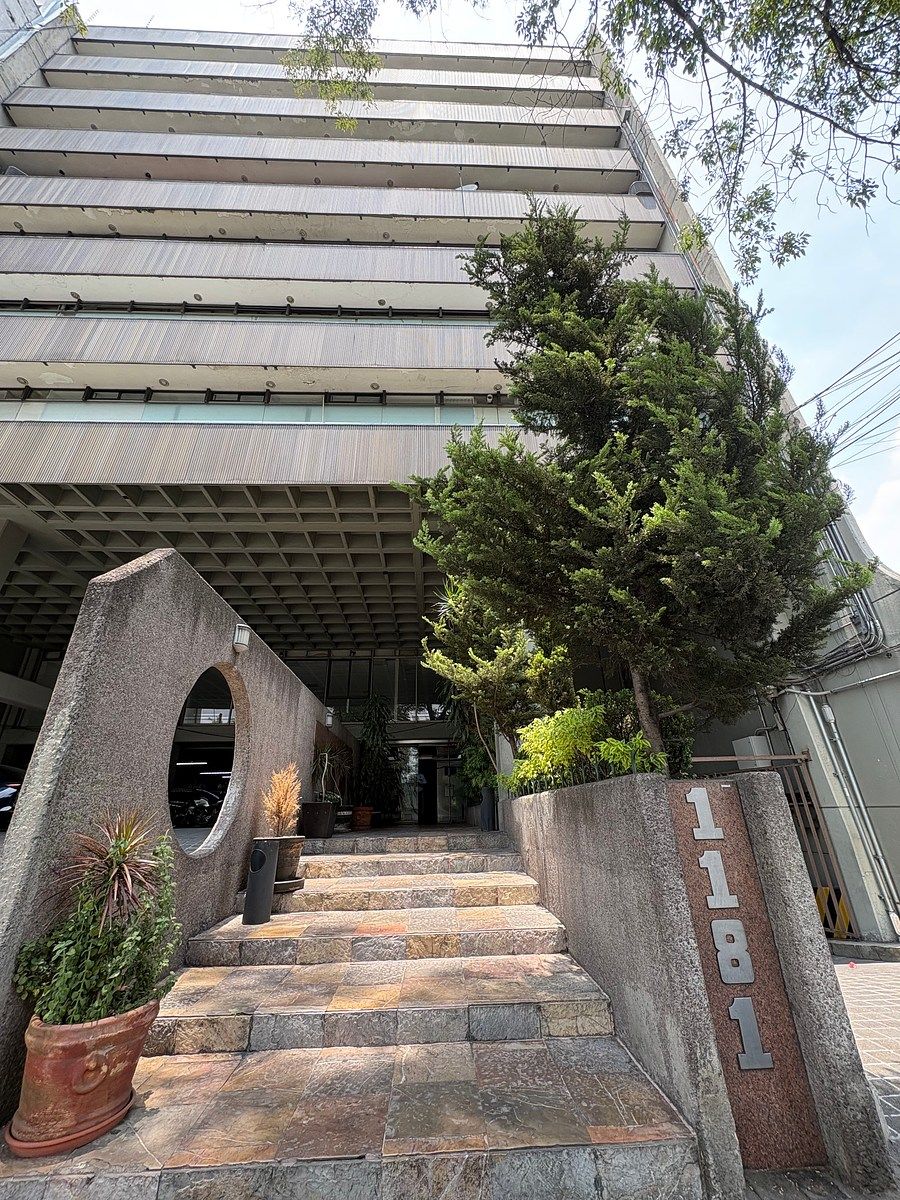 RENTA 3 OFICINAS AV. REVOLUCIÓN SUR ESQUINA BARRANCA DEL MUERTO, foto 1 de 21