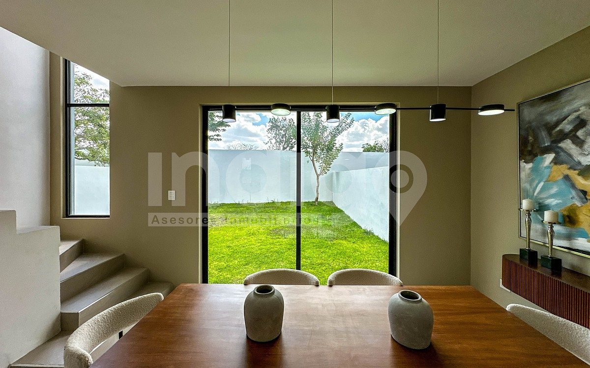 11 of 49: Vista desde el Comedor