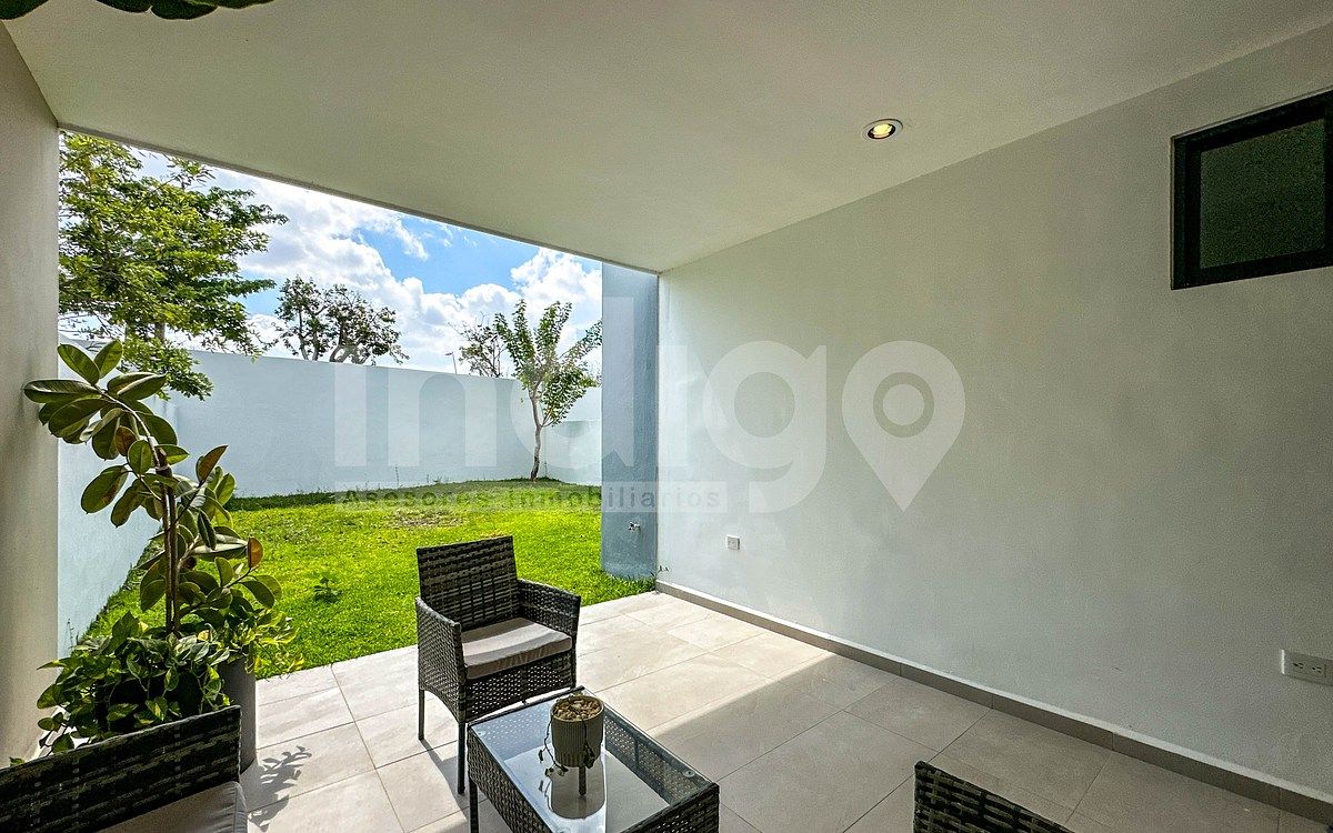 34 of 49: Terraza Posterior Techada