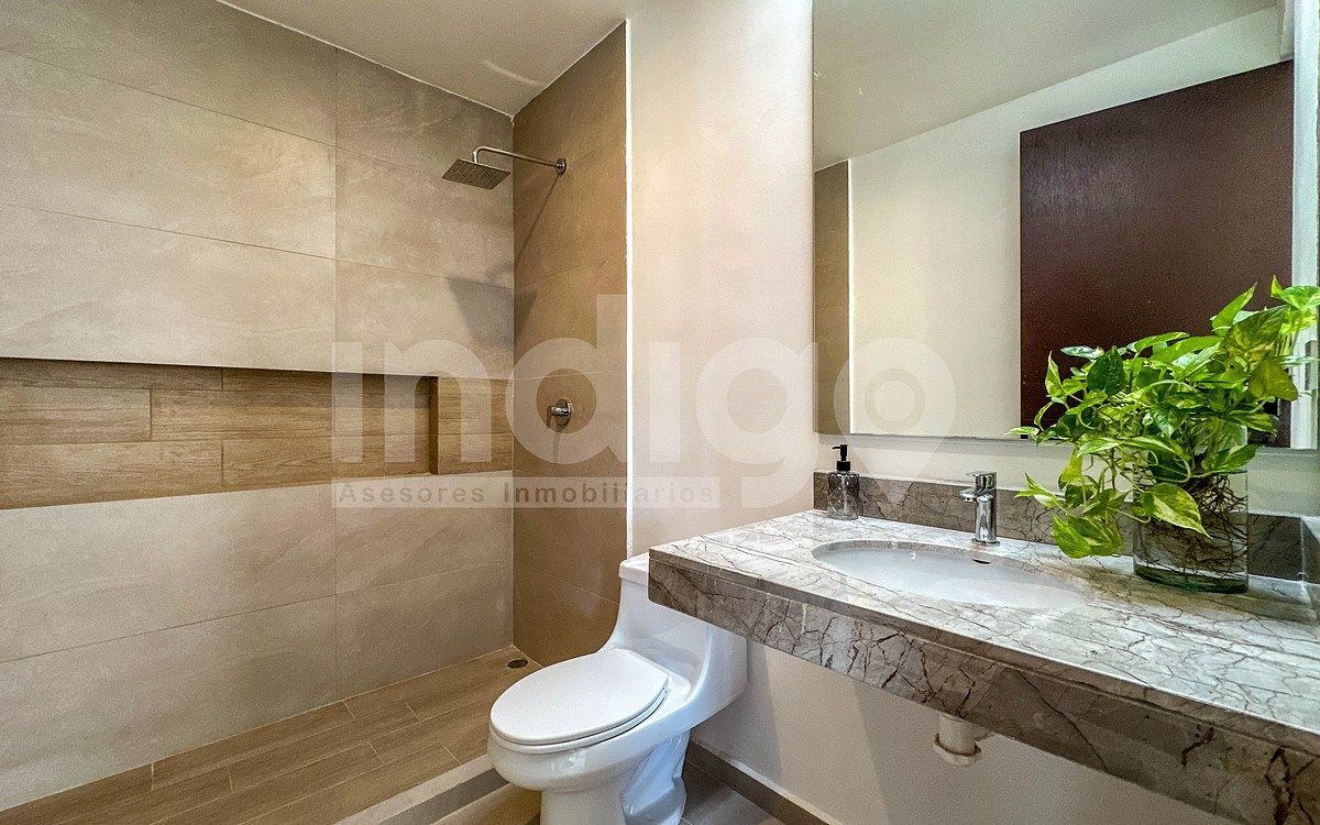 31 de 46: Baño Recámaras Secundarias