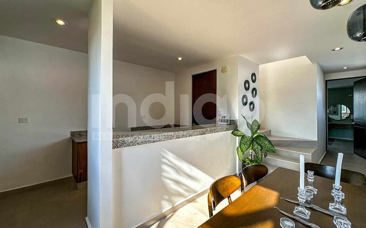 12 of 50: Cocina con Barra Desayunador