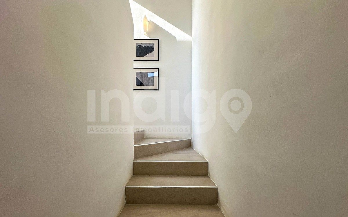 23 of 50: Escalera Planta Alta