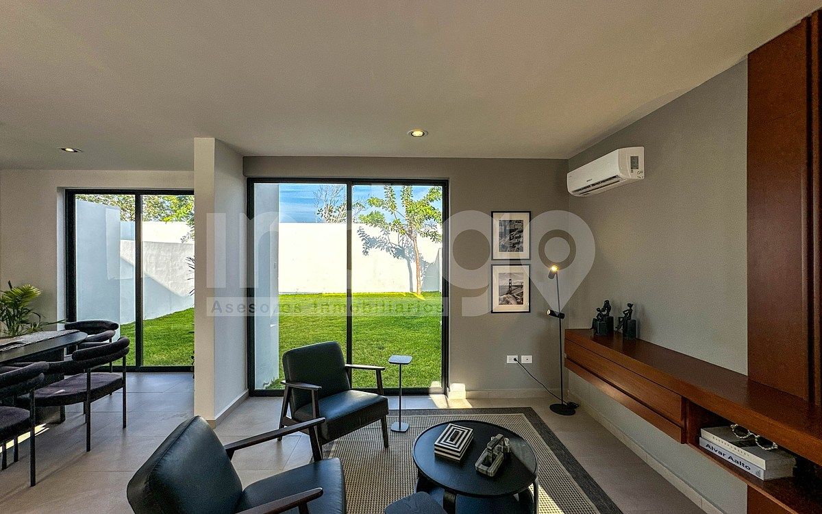 6 of 48: Vista desde la Sala