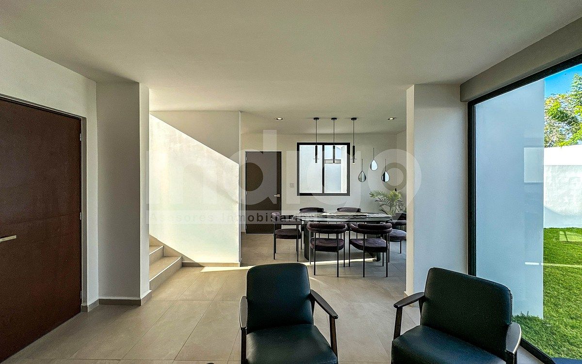 8 of 48: Sala / Comedor