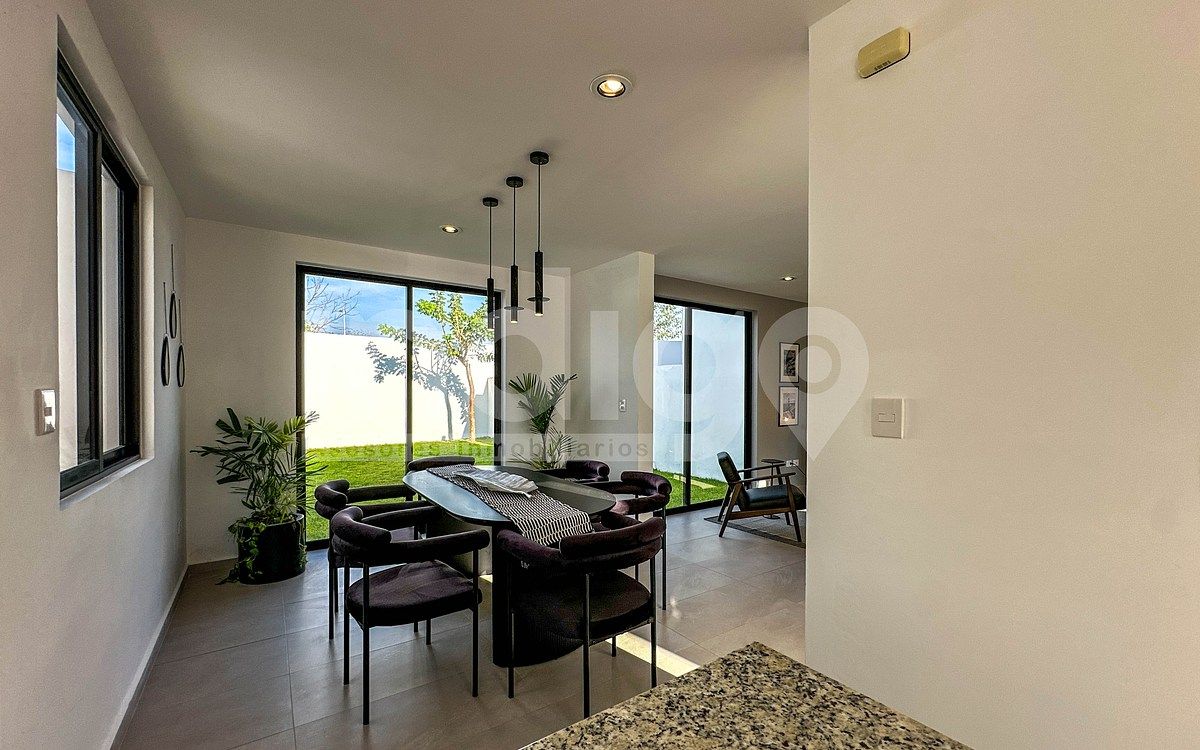 19 of 48: Vista desde la Cocina