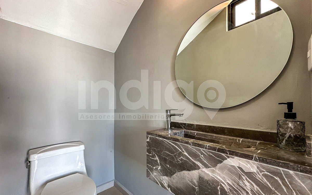 20 of 48: Baño de Visitas