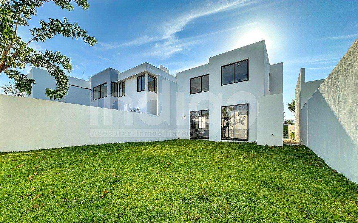 34 of 48: Fachada Trasera