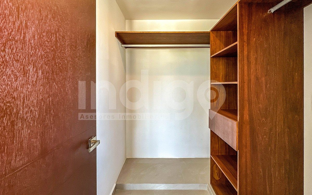 28 of 48: Vestidor Recámara Principal