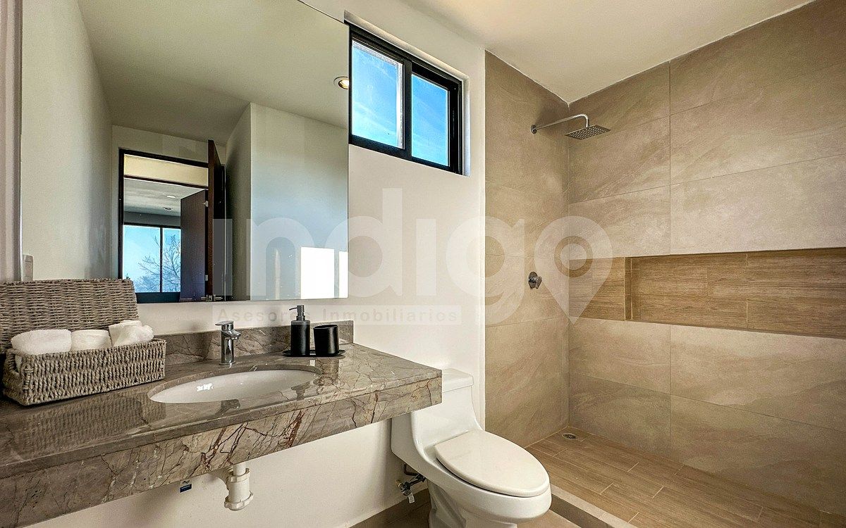 33 of 48: Baño Completo