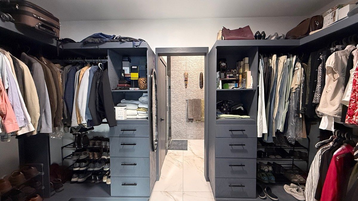 14 of 25: walk in closet de recamara principal
