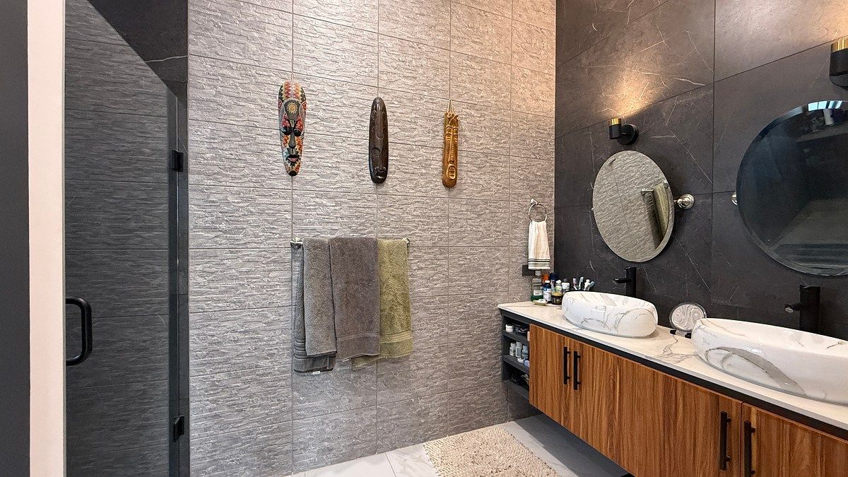 15 of 25: Bano recamara principal