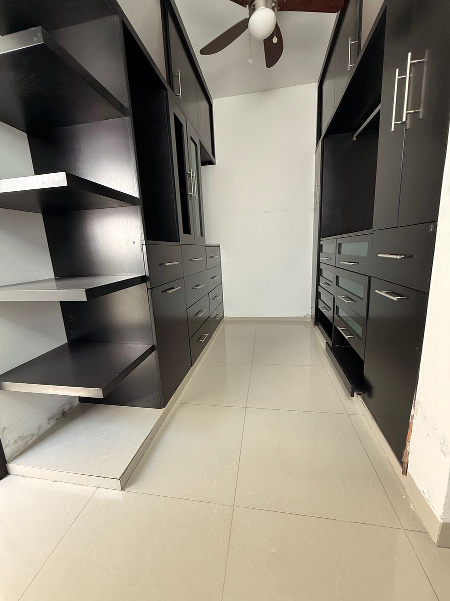 10 de 24: closet vestidor  recamara principal