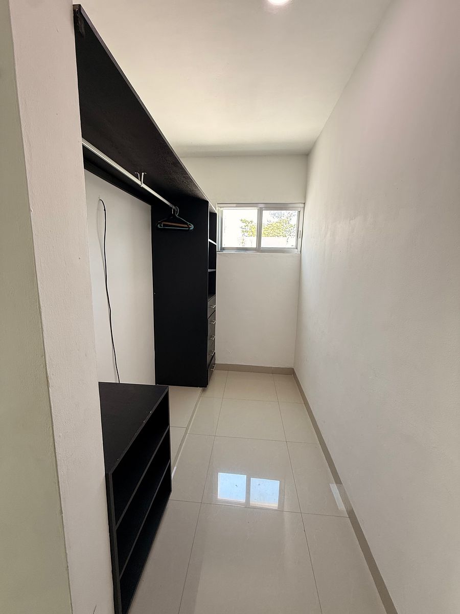 18 de 24: closet vestidor habitación secundaria 2