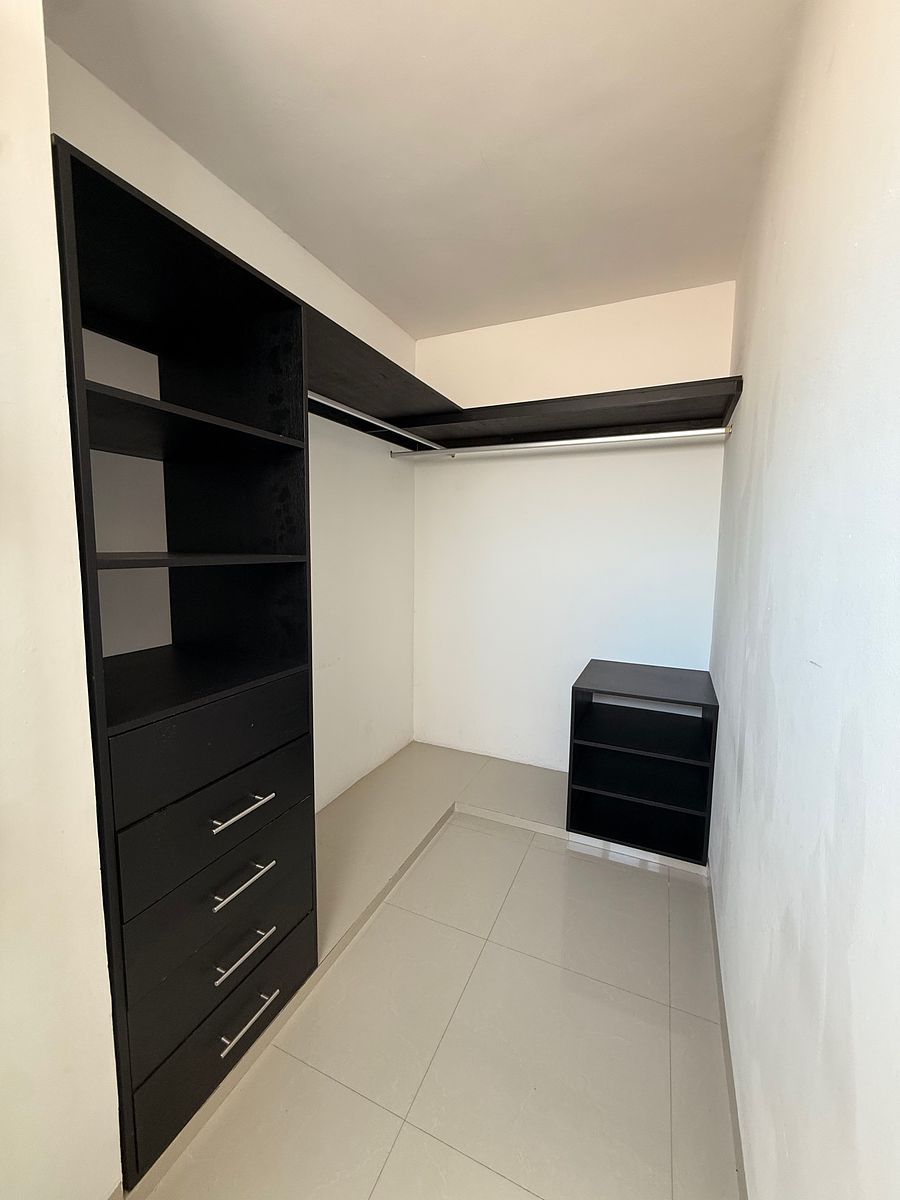 16 de 24: closet vestidor  habitación secundaria 1