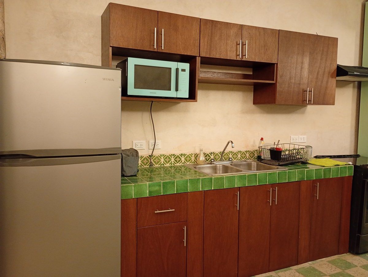 Venta de Casa Remodelada con un Departamento Amueblado y amplio patio techado - foto 4