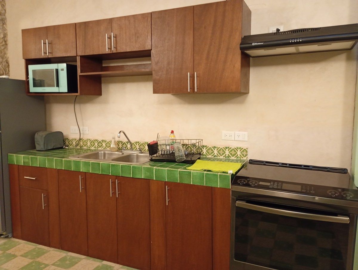 Venta de Casa Remodelada con un Departamento Amueblado y amplio patio techado - foto 5