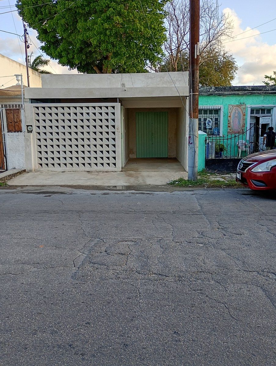 Venta de Casa Remodelada con un Departamento Amueblado y amplio patio techado - foto 2
