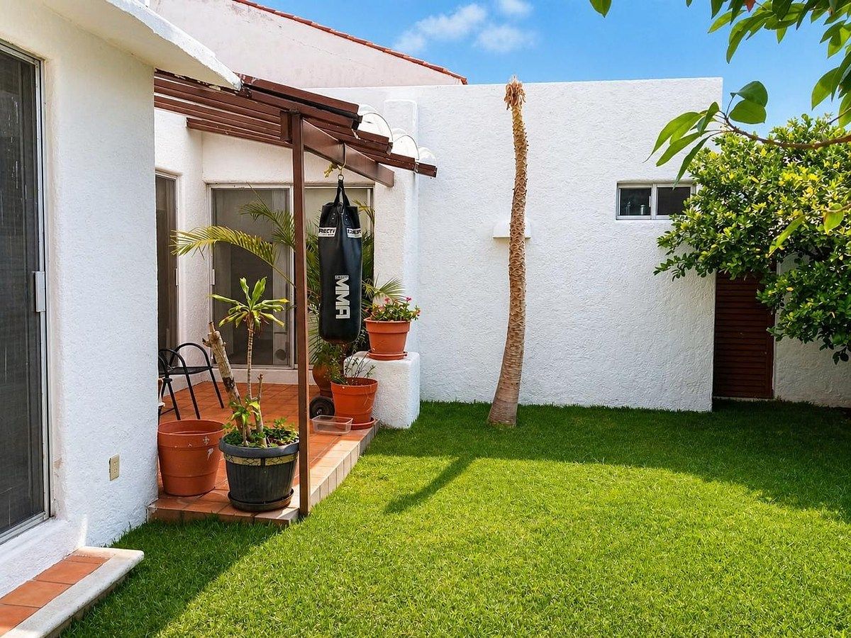 12 de 18: Casa Venta Bugambilias Jardín
