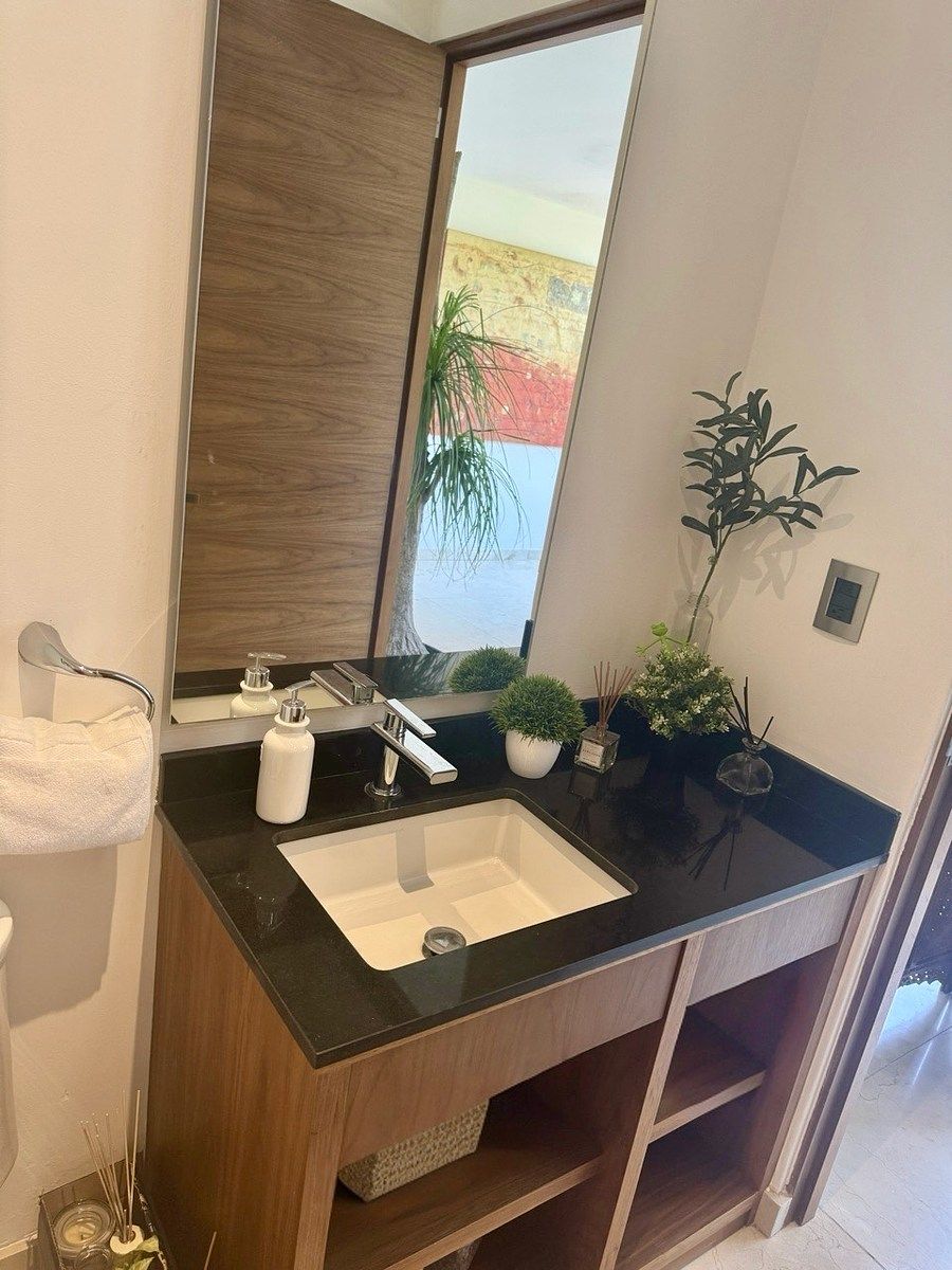 10 de 24: Medio baño área social