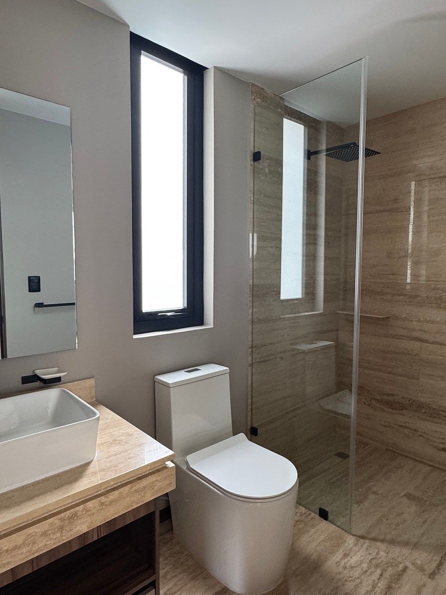 8 de 42: Baño secundario