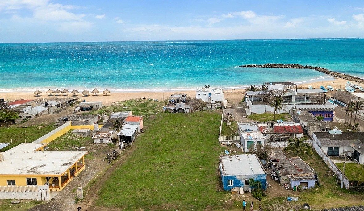 VENDE-SE BELA TERRAS NA PRAIA DE ANTÓN LIZARDO, foto 1 de 1