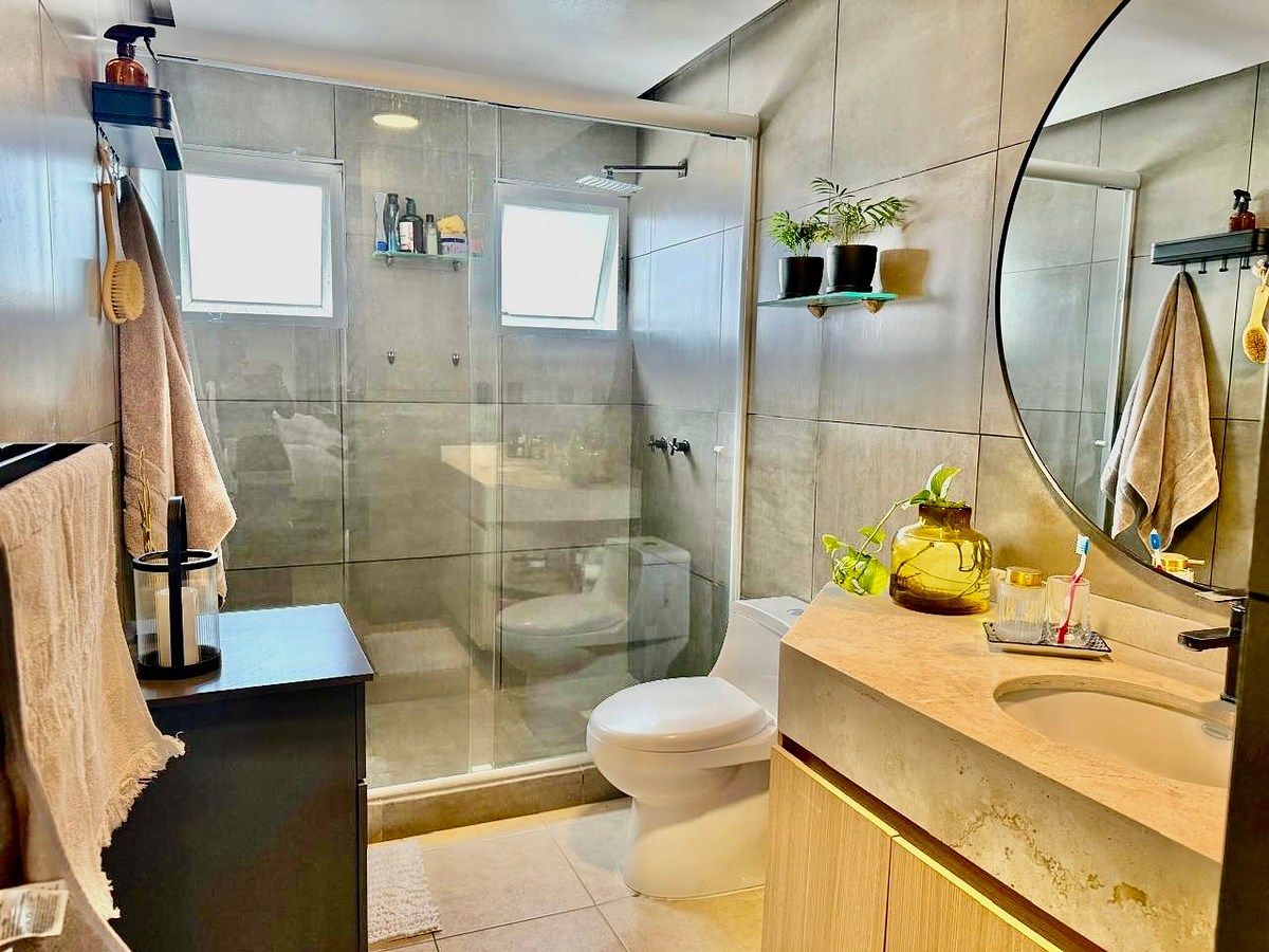 14 de 19: Baño de hab. Principal