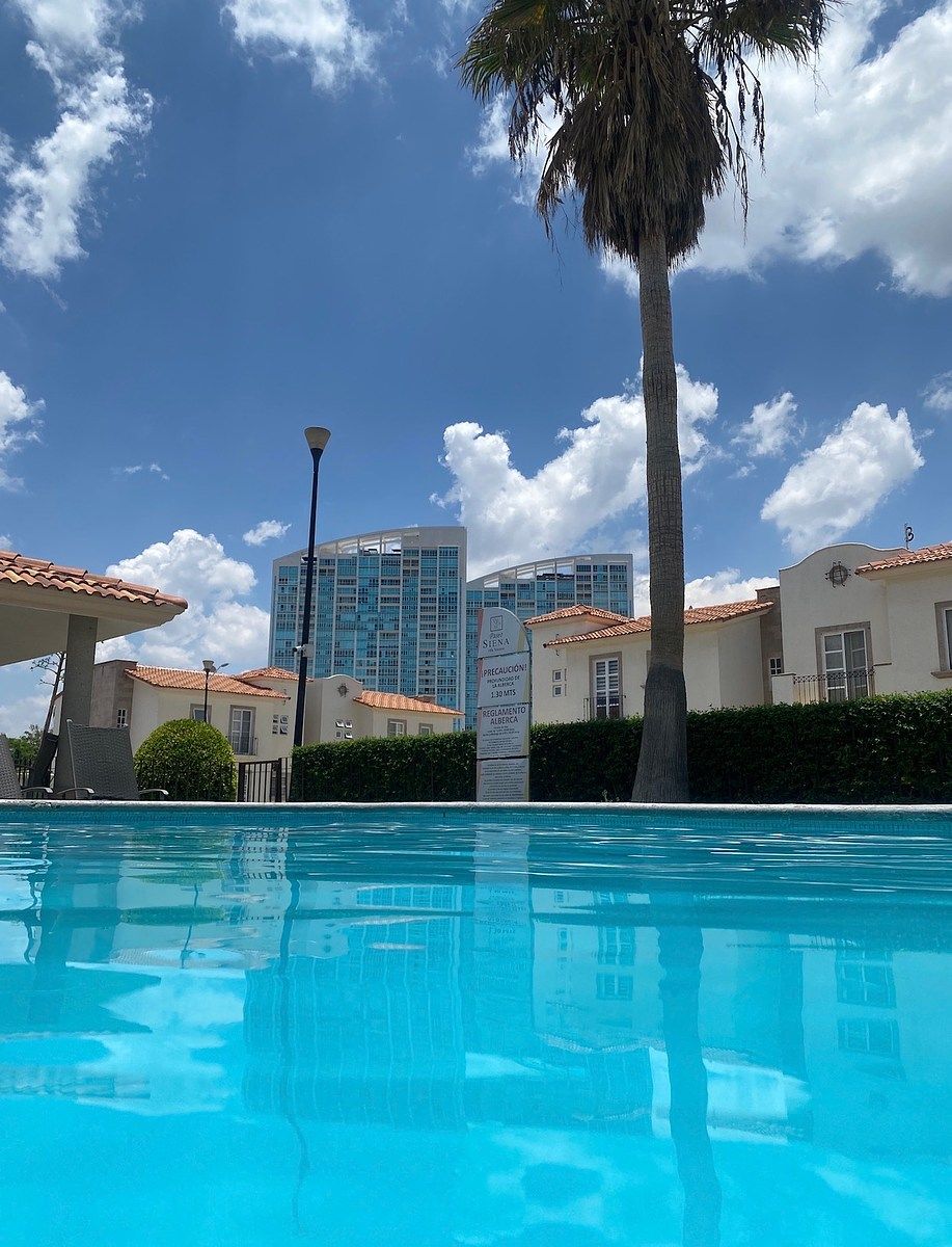 16 de 19: Alberca climatizada