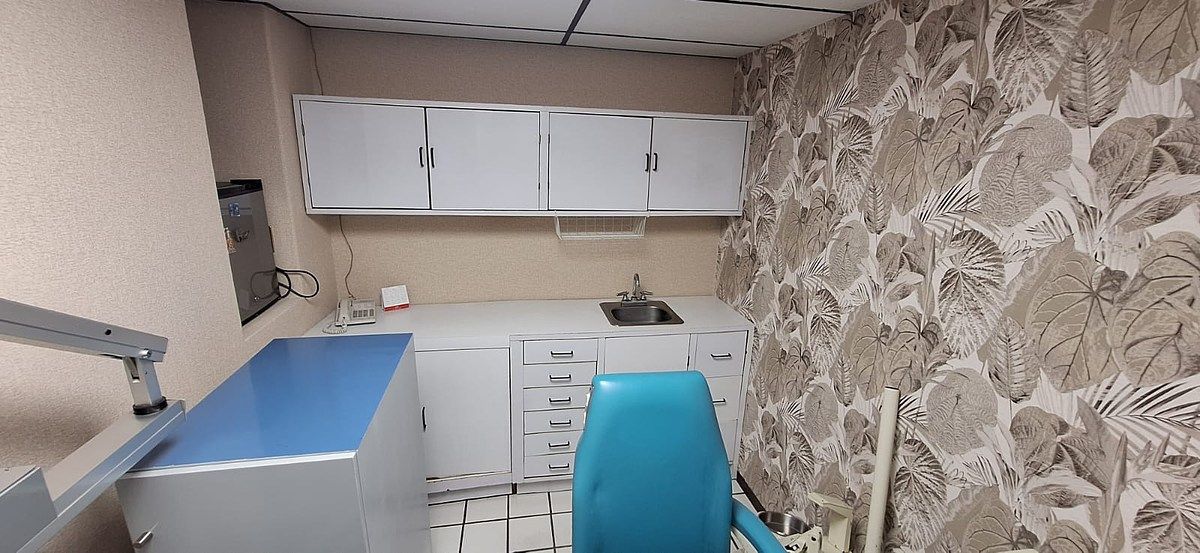 3 de 8: $8,500.00 CONSULTORIO 2 INCLUYE MUEBLE BLANCO
