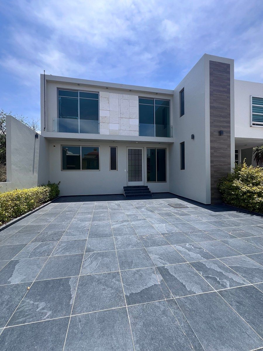 CASA EM CUMBRES DEL CIMATARIO COM QUARTO NO ANDAR TÉRREO COM BANHEIRO COMPLETO, foto 1 de 18