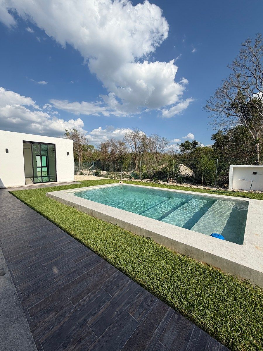 Casa de um andar em Komchen de 1000m2, foto 1 de 19