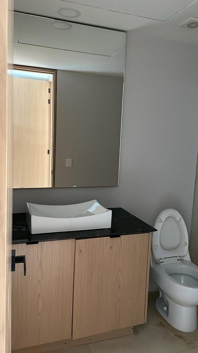 19 de 47: Baño de visitas