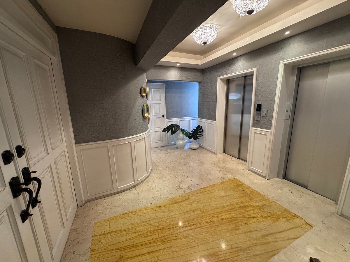 17 de 36: entrada al apartamento