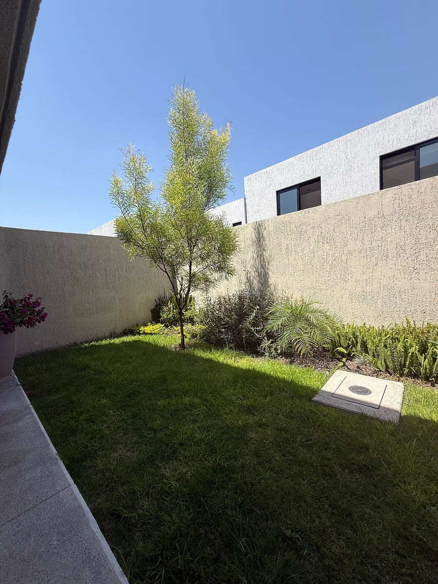 13 de 22: Jardin porterior