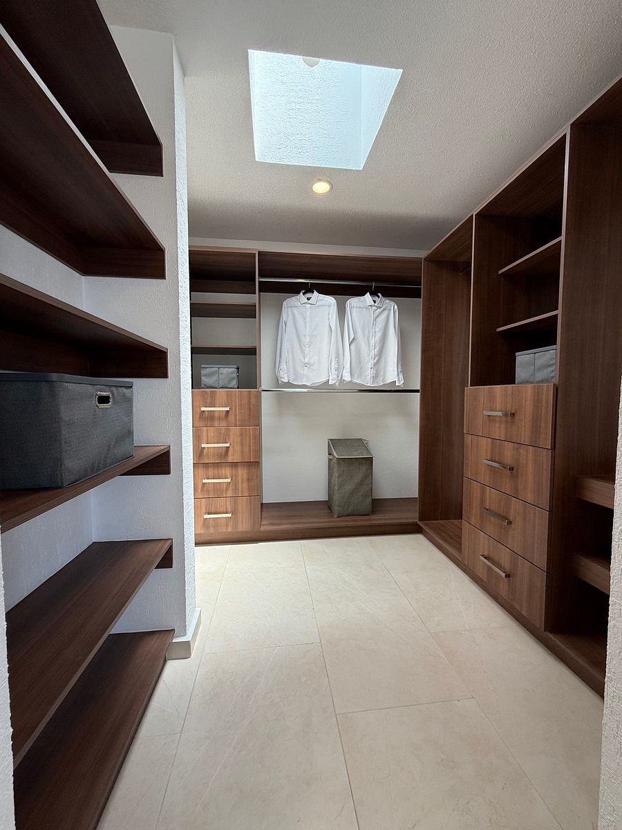 20 de 22: Vestidor principal