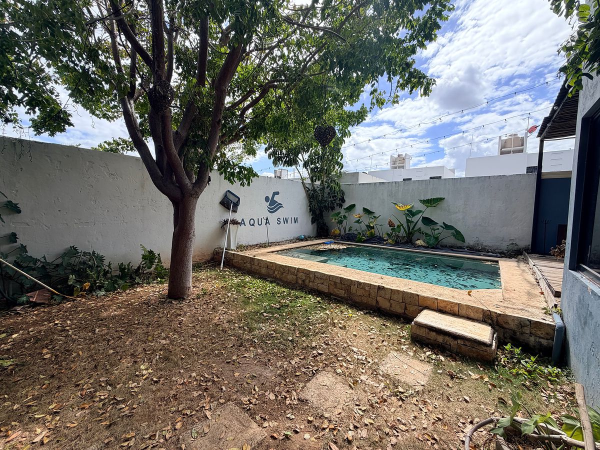 House with Pool for Sale in Gran Santa Fe, photo 1 of 34