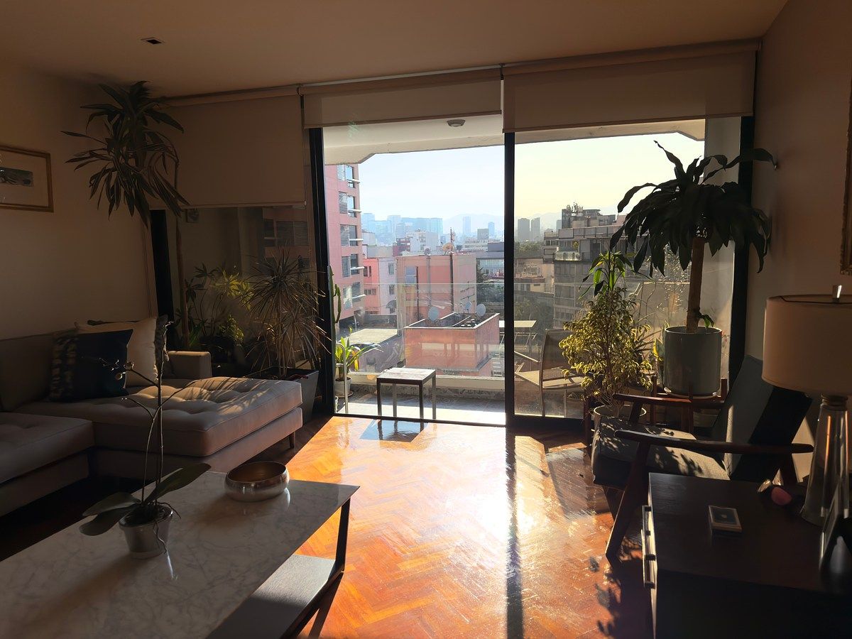 1 de 25: Living y balcón