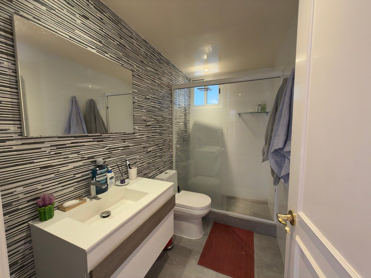 20 de 25: Baño Secundario