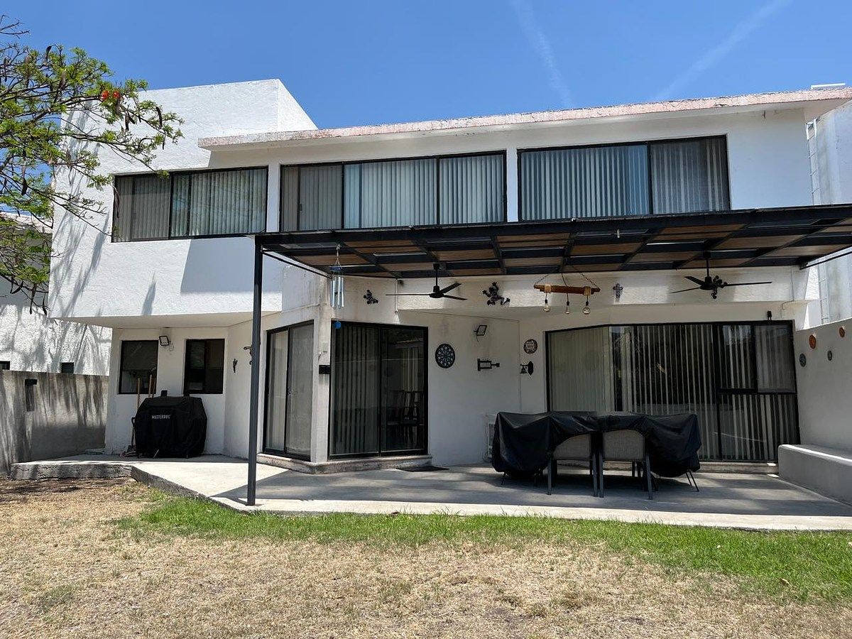 Casa en Venta en Villas del Mesón Juriquilla. Amplio jardín/excelente ubicación