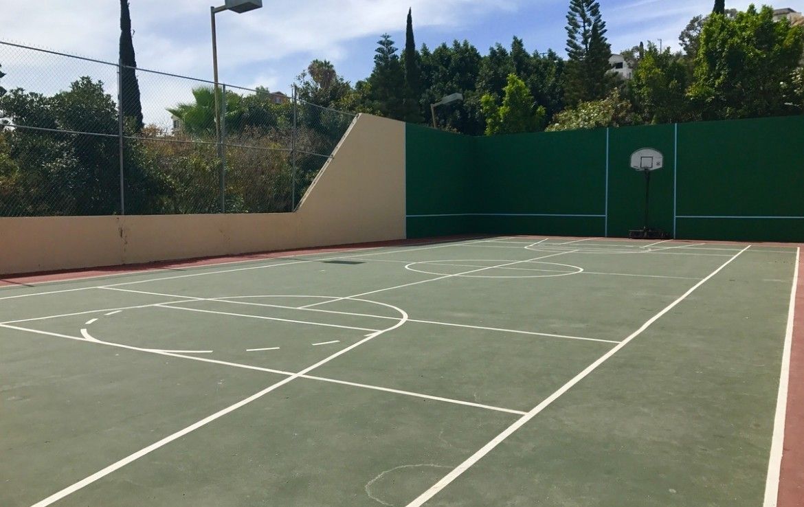 3 de 12: AMENIDADES CASA CLUB CANCHA DE TENIS Y BASQUETT