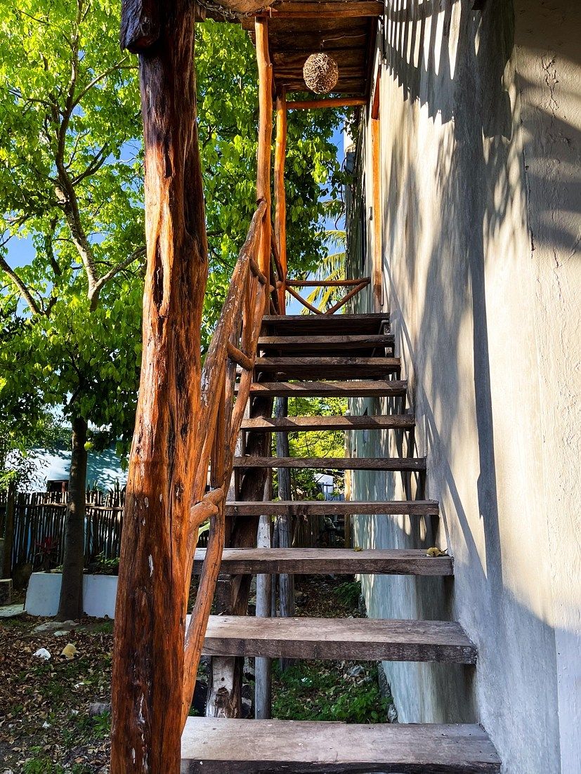 2 de 19: ESCALERA ESTUDIÓ 2