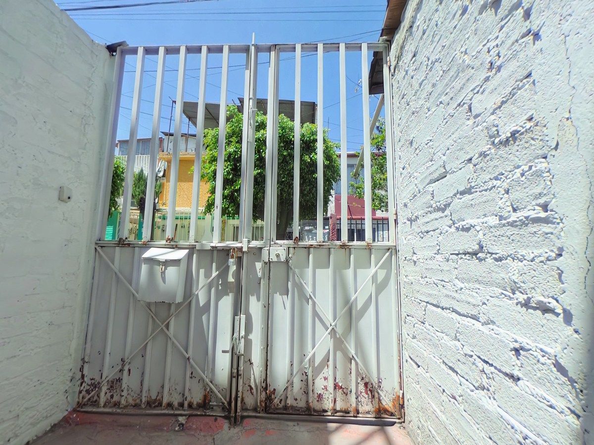 CASA EN VENTA EN PRIMER PISO EN ANDADOR VOLCAN MALACATEPETL 31 PRADERA II SECC - foto 2