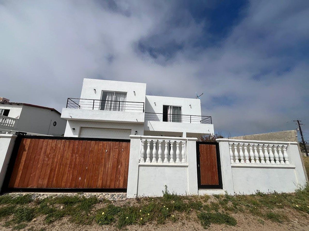 Exclusive Beachfront House with Private Access to the Beach and Panoramic Views