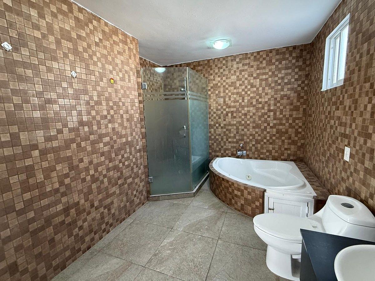 27 de 40: Baño recámara principal