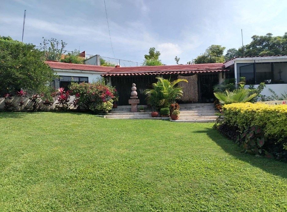 CASA EN VENTA EN LOMAS DE CUERNAVACA - foto 2